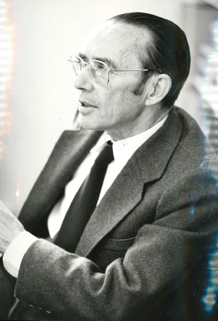 Portrait du Professeur Julian de Ajuriaguerra, neuropsychologue et co-fondateur de la graphothérapie et de la rééducation de l'écriture.